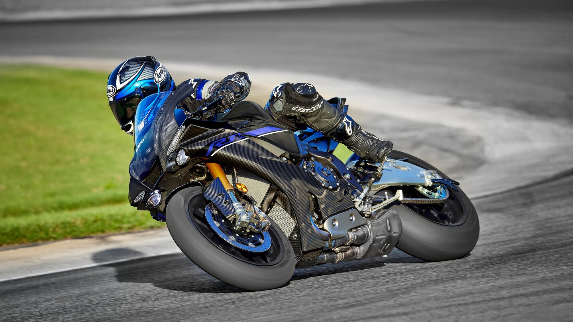 2026 Yamaha YZF-R1M İncelemesi: M1 Yarış DNA’sı ve Dijital Kontrolün Zirvesi