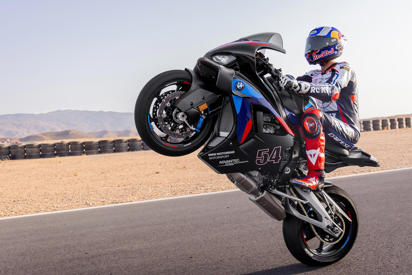 2026 BMW M 1000 RR İncelemesi: Şampiyonluk DNA'sı ve Pistlerin Yeni Hakimi
