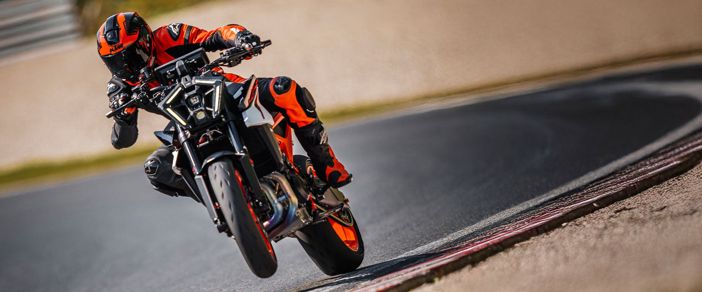 2026 KTM 990 Duke R İncelemesi: Keskinleşen Karakter ve Safkan Sokak Performansı