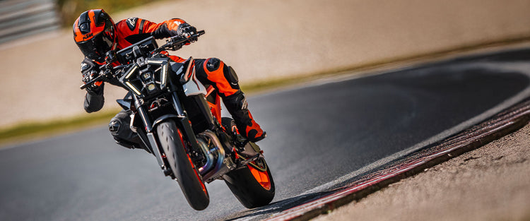 2026 KTM 990 Duke R İncelemesi: Keskinleşen Karakter ve Safkan Sokak Performansı
