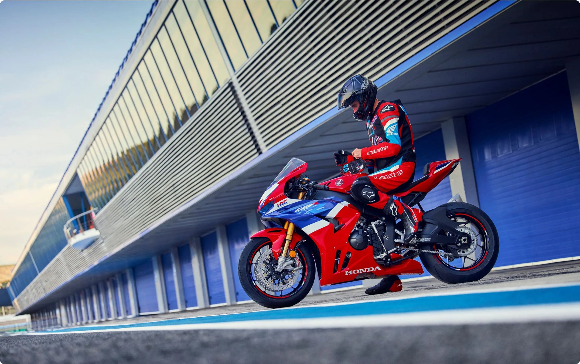 2026 Honda CBR1000RR-R Fireblade SP İncelemesi: Pistler İçin Evrimleşen Safkan RC213V-S Genleri