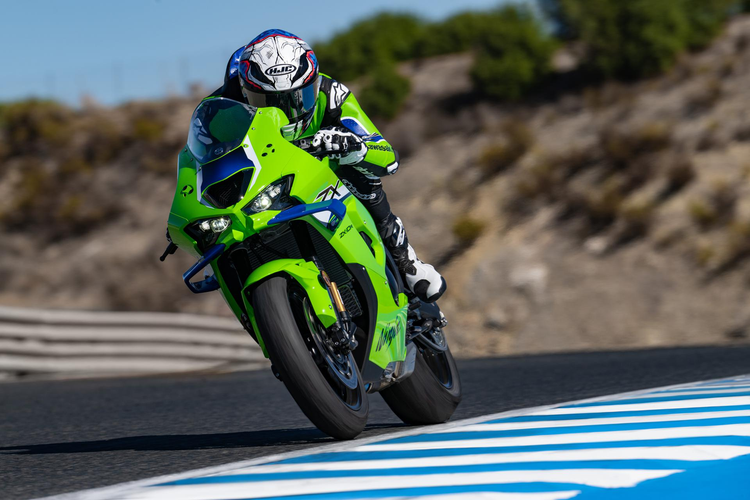 2026 Kawasaki Ninja ZX-10RR İncelemesi: Yeşil Devrim ve Safkan Yarış Mühendisliği